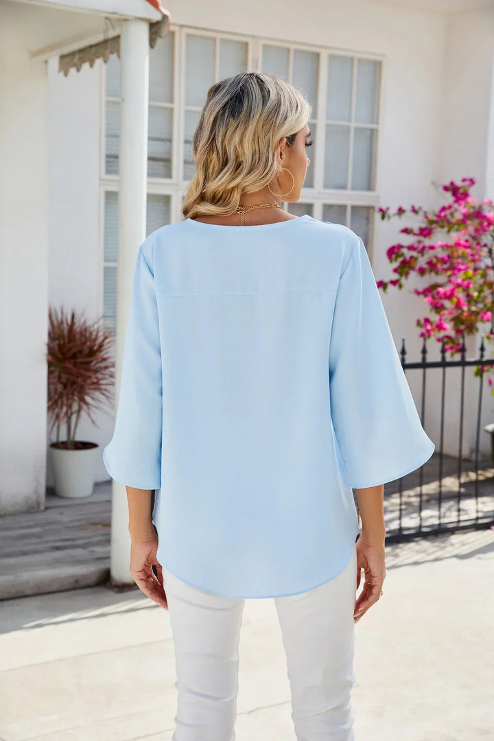 JAZZY™ - RELAXED V-NECK BLOUSE